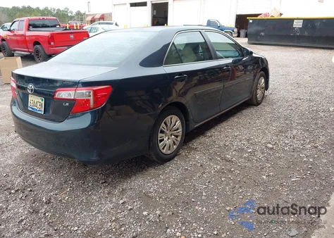 2014 Toyota Camry Le z USA, uszkodzony, nr VIN 4T4BF1FK5ER396059